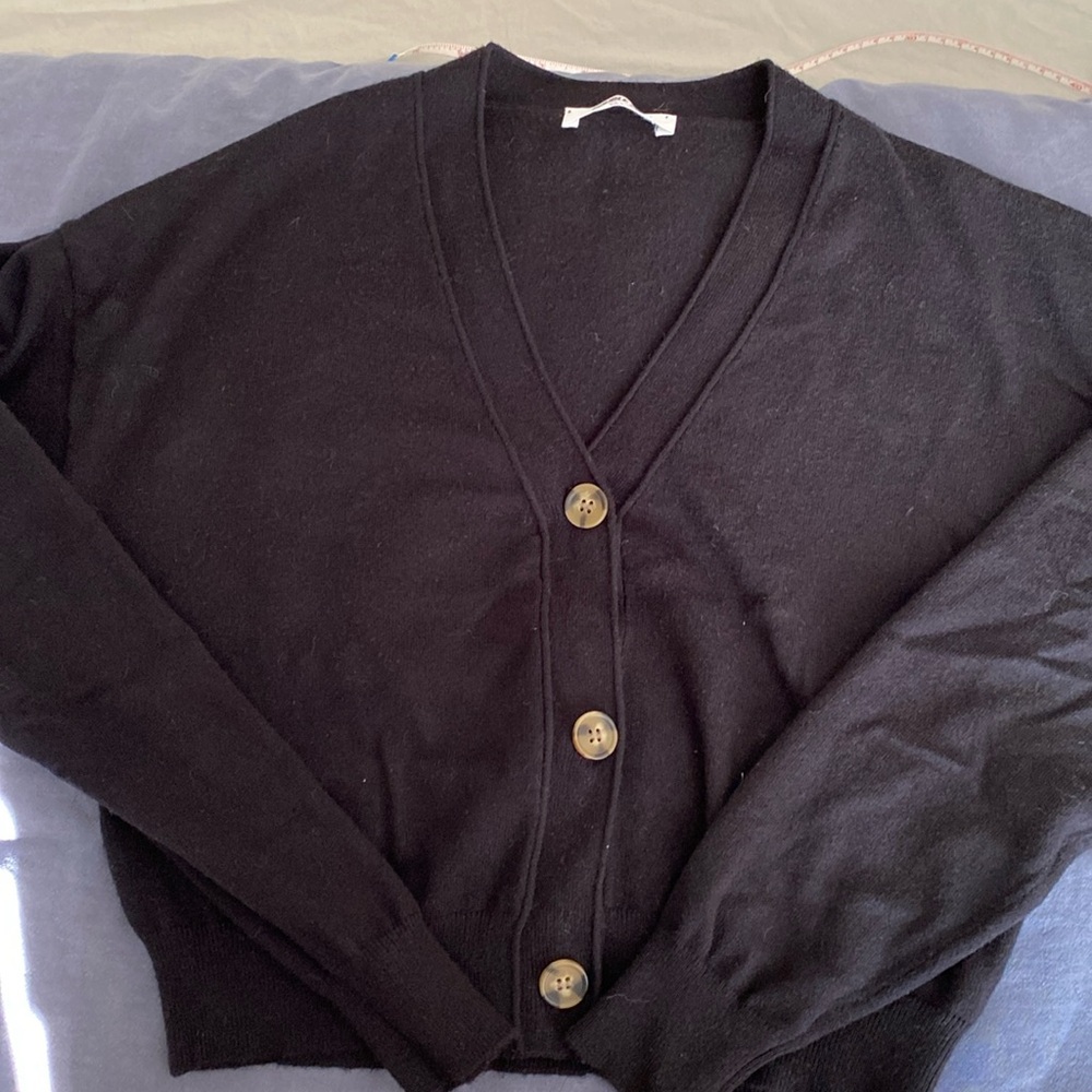 Double Zero | Black Cropped Cardigan in Spicy Small